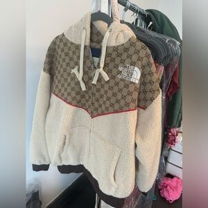 Northface Gucci size medium like new!
